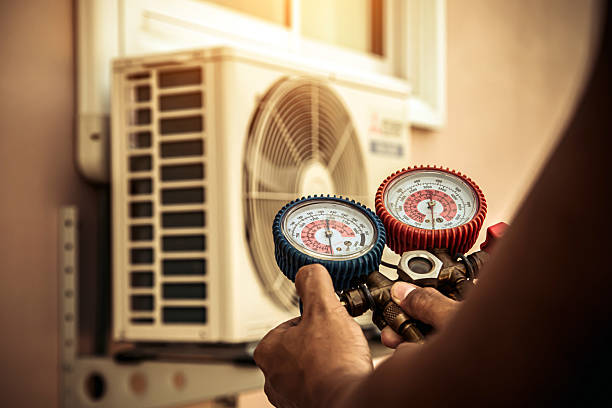 Professional Ac Installation technician working in Briggs, TX